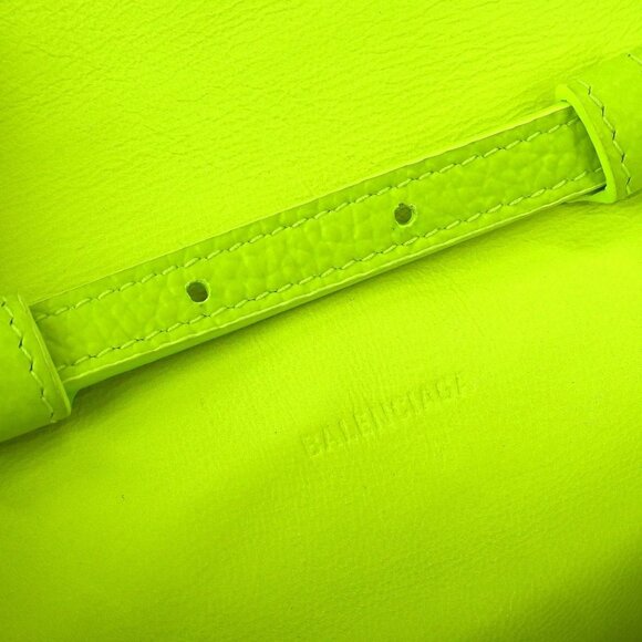 BALENCIAGA CAR PHONE HOLDER SHOULDER BAG 692544.7206.568148 NQ01970 BN01 - Picture 6 of 7